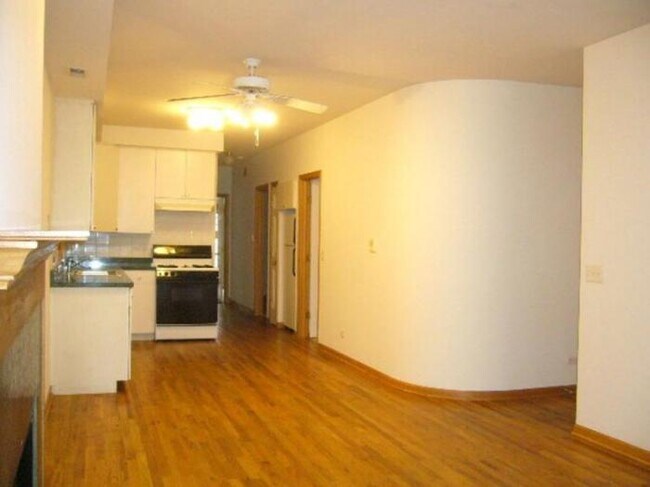 Building Photo - 3 bedroom in CHICAGO IL 60622