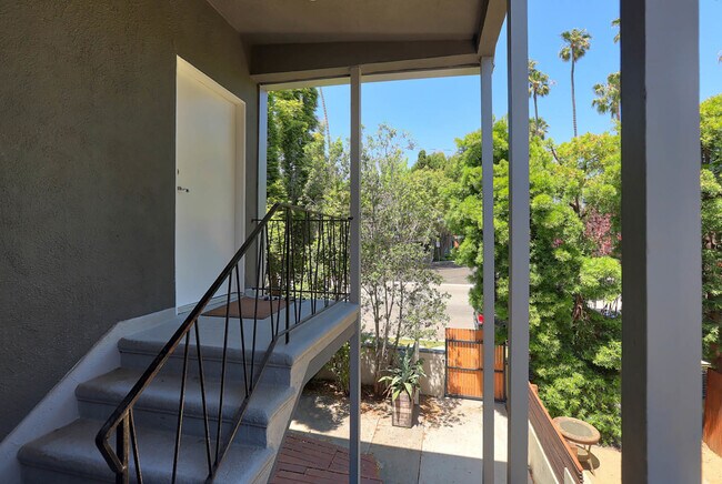 Foto del edificio - 1219 1/2 Abbot Kinney Blvd