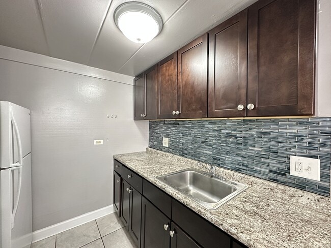 Building Photo - 9612 Ivanhoe Ave