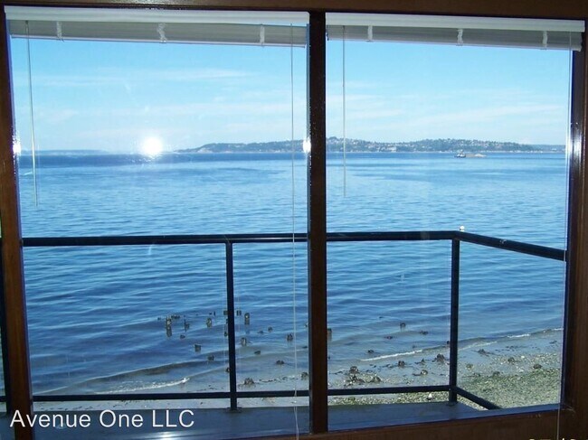 Building Photo - 3007 Alki Ave SW