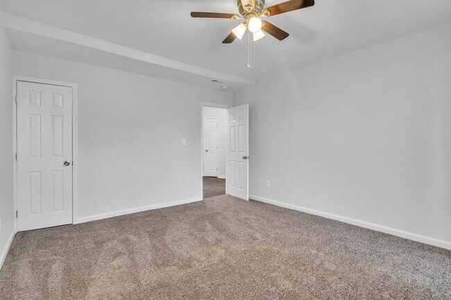 Building Photo - 810 Brooks Ln