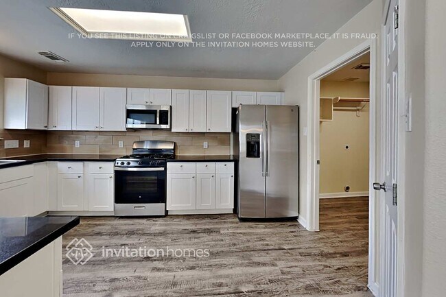 Foto del edificio - 410 Sun River Ln