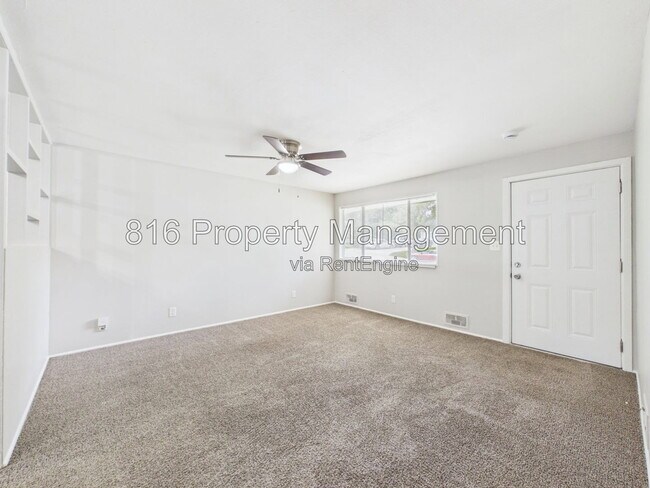 Foto del edificio - 8511 Crystal Ave