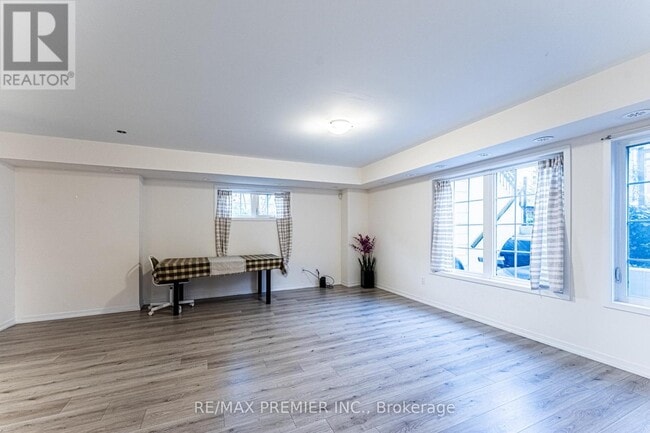 Building Photo - 26 Bruce St