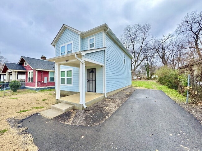 Building Photo - 780 Woodlawn St