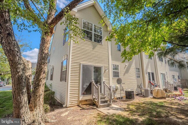 Foto del edificio - 1311 Blossom Cir