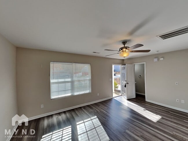 Building Photo - 136 Creekstone Ct