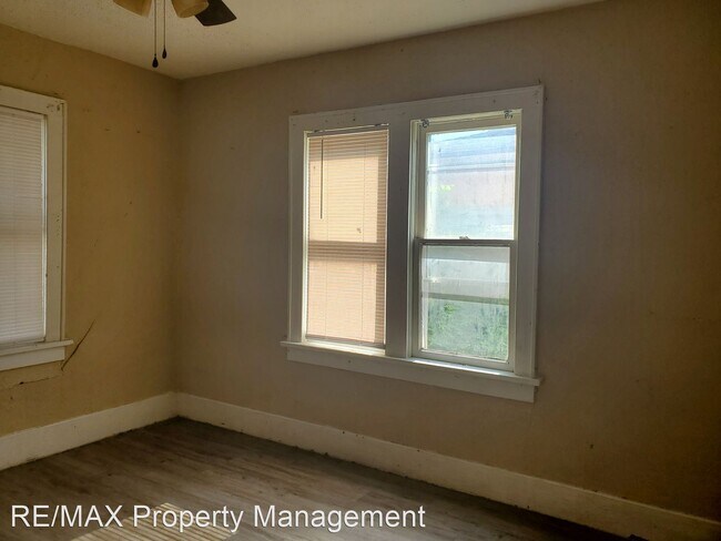 Building Photo - 2 br, 1 bath House - 906 East Elm Avenue