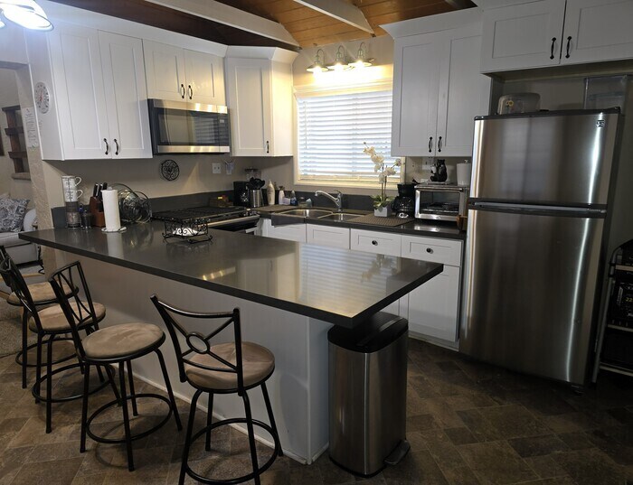 Foto del edificio - Modern 2 Bedroom 2 Bath Home with Fenced Yard