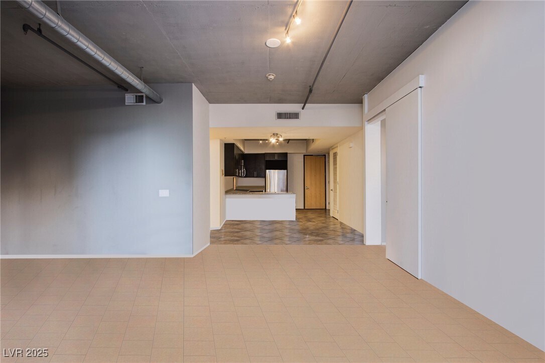 Foto principal - 353 E Bonneville Ave