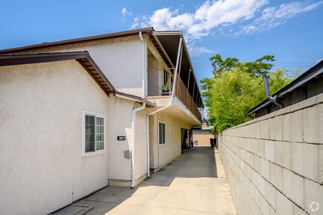 Building Photo - 3807 W Victory Blvd