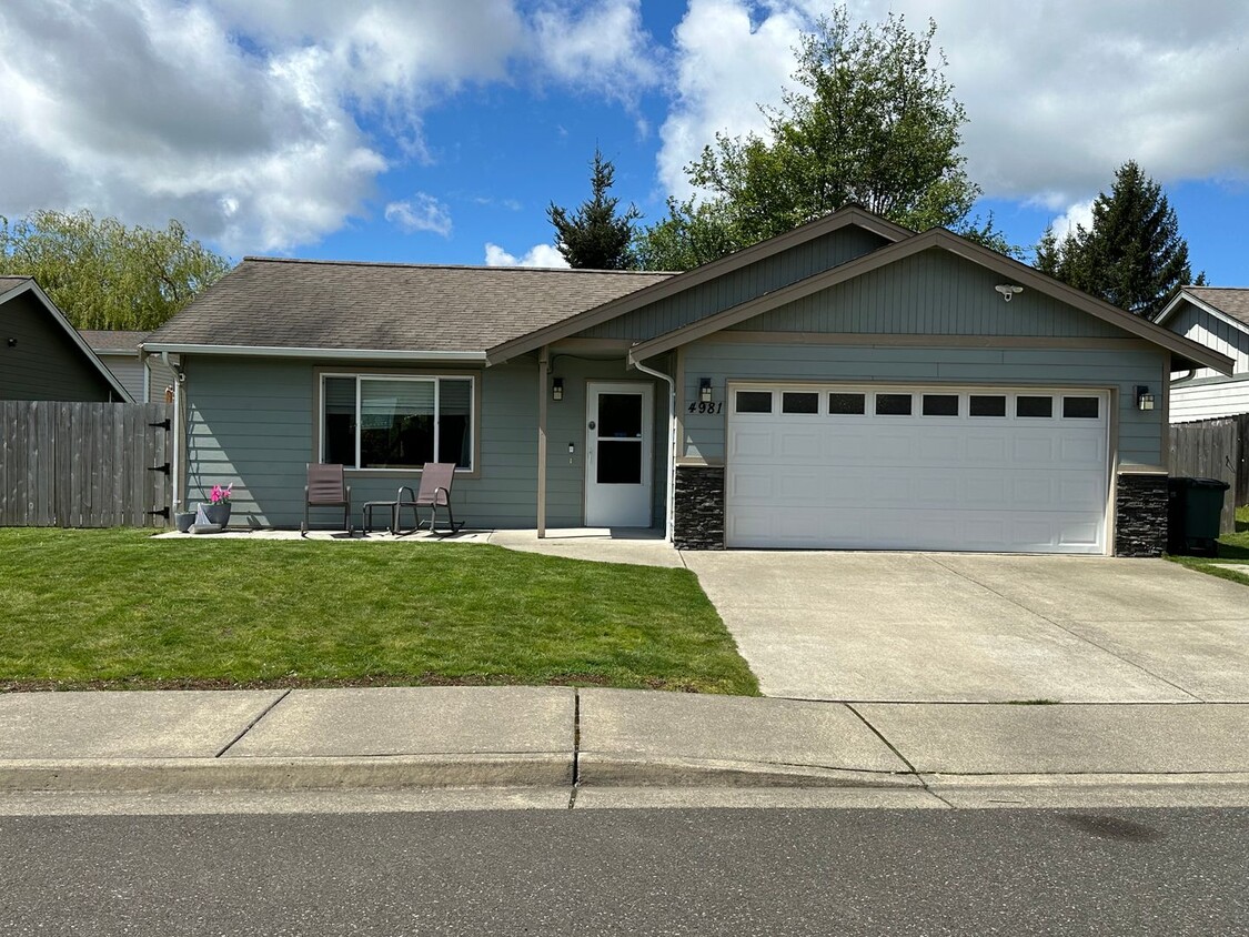 Primary Photo - Ferndale 3 Bedroom 2 bath Rambler Small Pe...