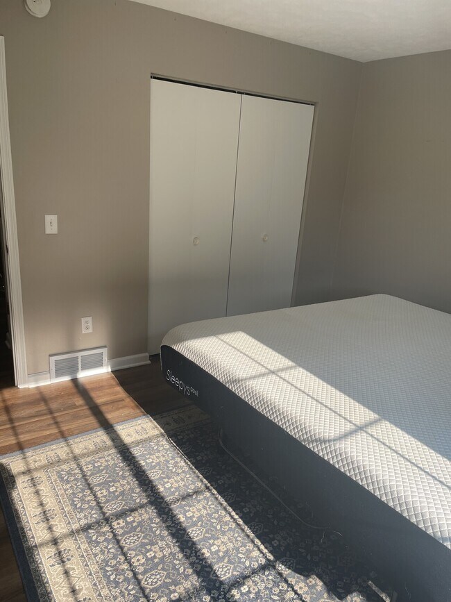 Foto del edificio - 1952 Ball Ave NE