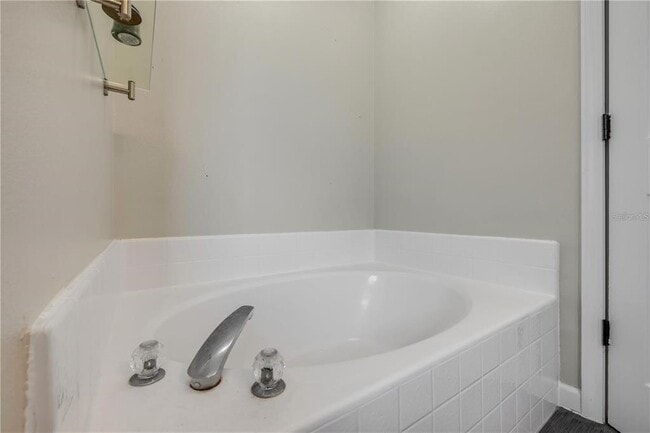 Foto del edificio - 2713 Needle Palm Dr