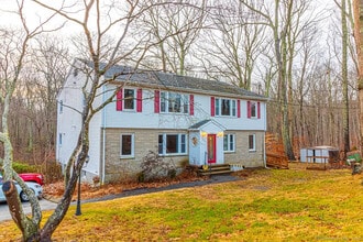 Building Photo - 405 Noank Ledyard Rd