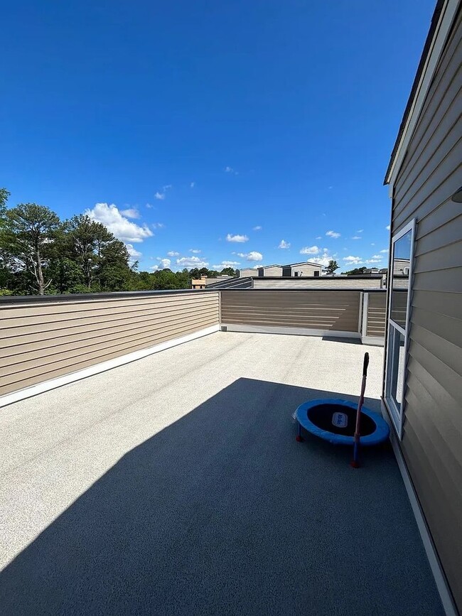 Foto del edificio - Stunning 3 Bed 2.5 Bath, Open Concept Town...