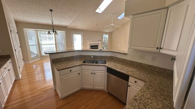 Building Photo - 6330 Wyler Dr