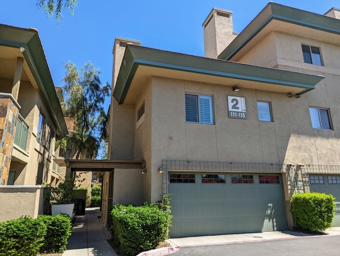 Foto principal - North Central Townhome W/Garage and Pool