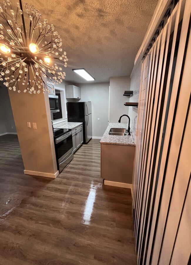 Building Photo - 1200 N Cedar Ave