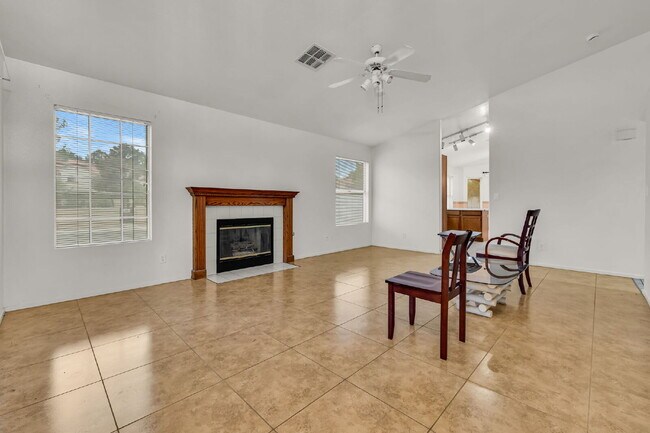 Foto del edificio - Single Story 3 bedroom 2 bath Near Alta and Durango Close to Summerlin