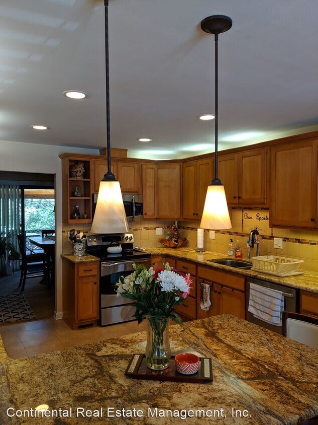 Foto principal - 3 br, 2.5 bath House - 1612 Woodledge Circle