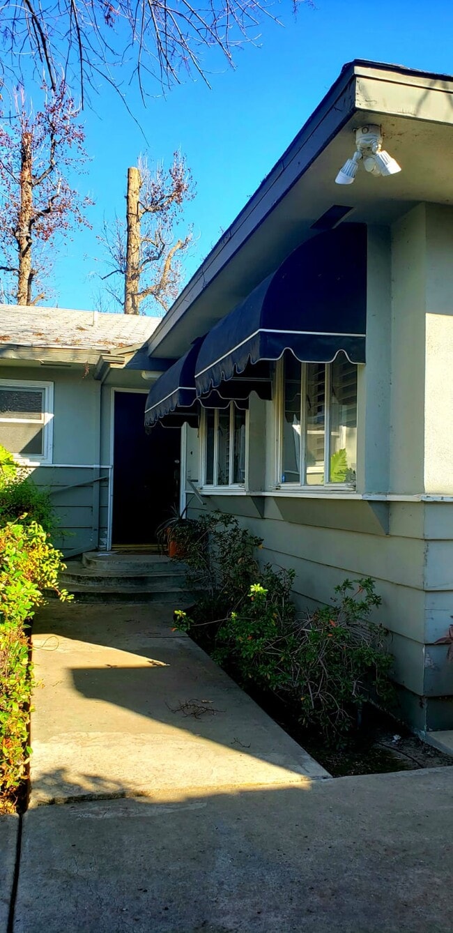 Building Photo - 2524 Cedar St