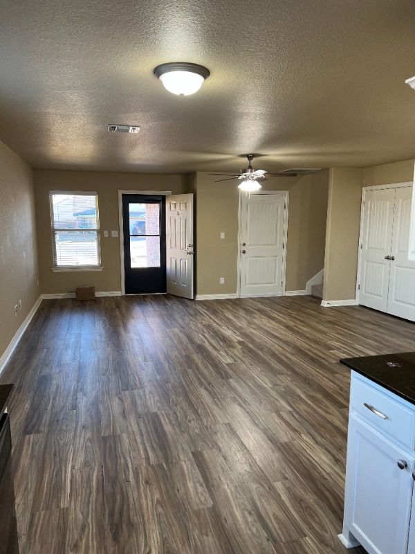 Building Photo - 907 Dart Ct