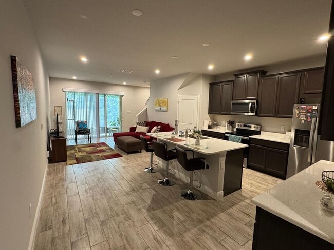 Foto del edificio - Beautifully maintained 3-bedroom, 2.5-bath...