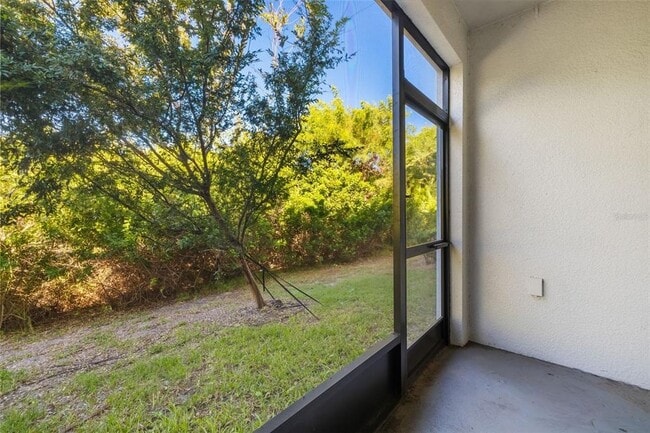 Building Photo - 621 Royal Empress Dr