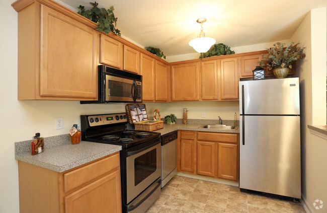 Kitchen - Arundel Apartments Homes