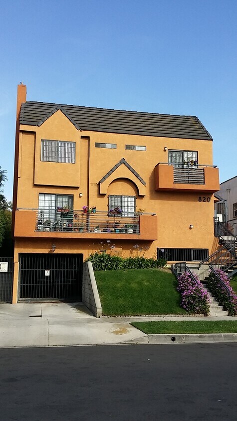 Exterior Pic1 - 820 S Orange Grove Ave