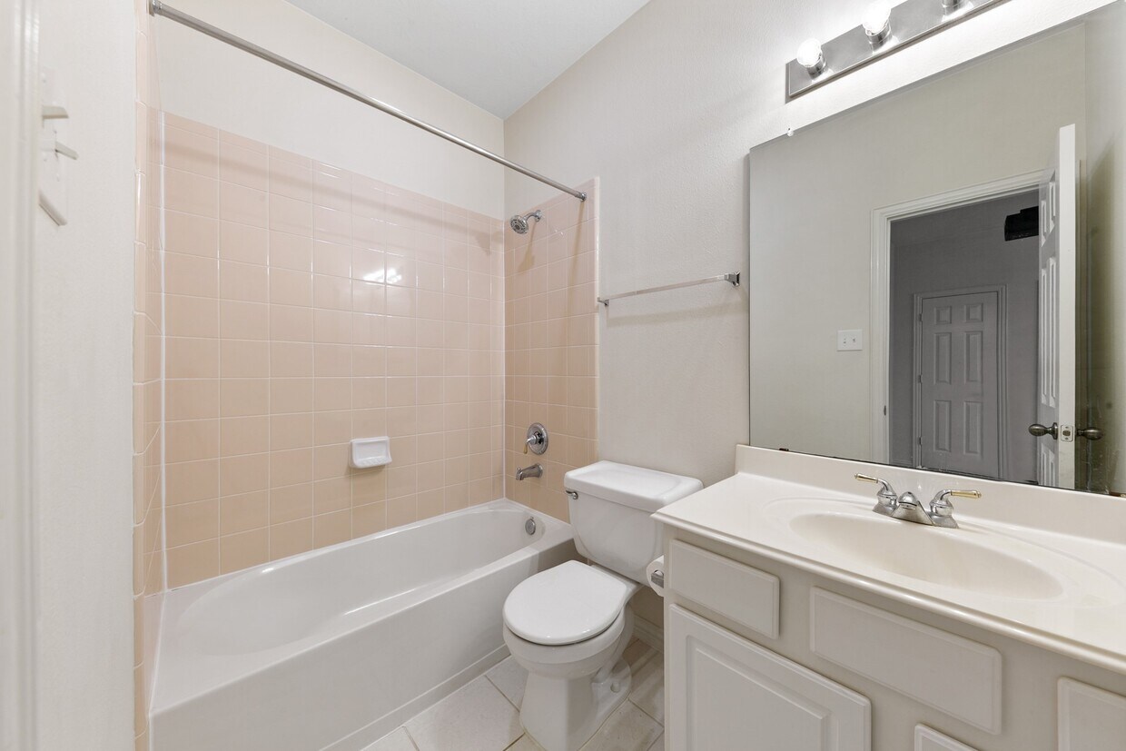 Building Photo - 16027 Belleshire Ln