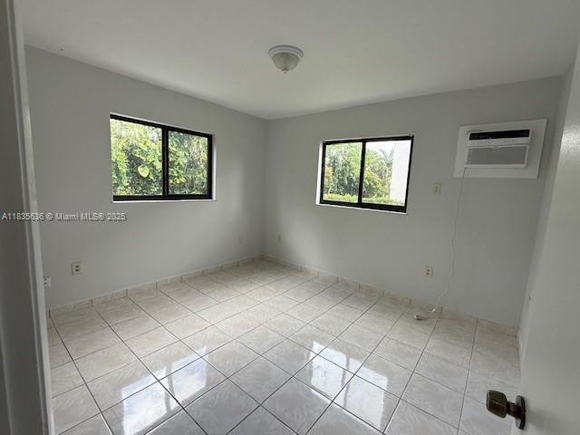 Building Photo - 1720 W 42nd St