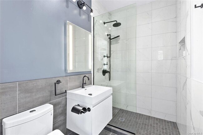 Foto del edificio - 246 Withers St
