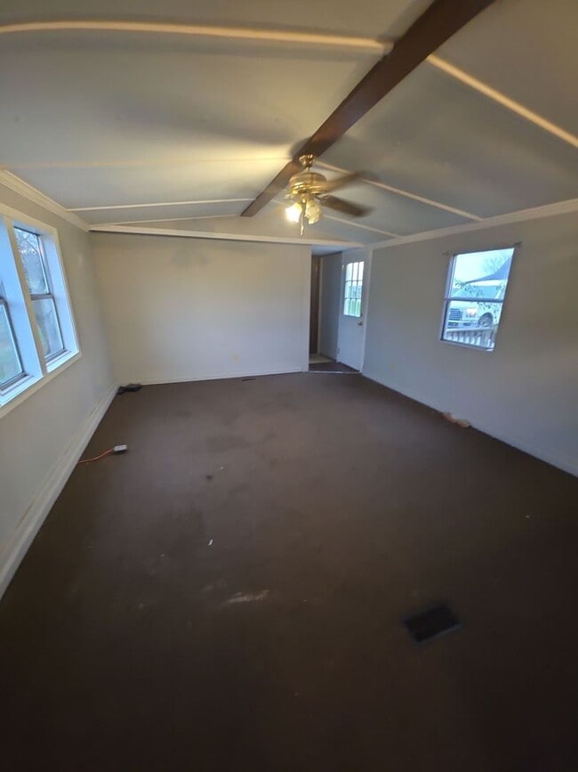 Foto del edificio - 2-Bedroom, 2-Bath Trailer with Scenic Views in Sparta, TN