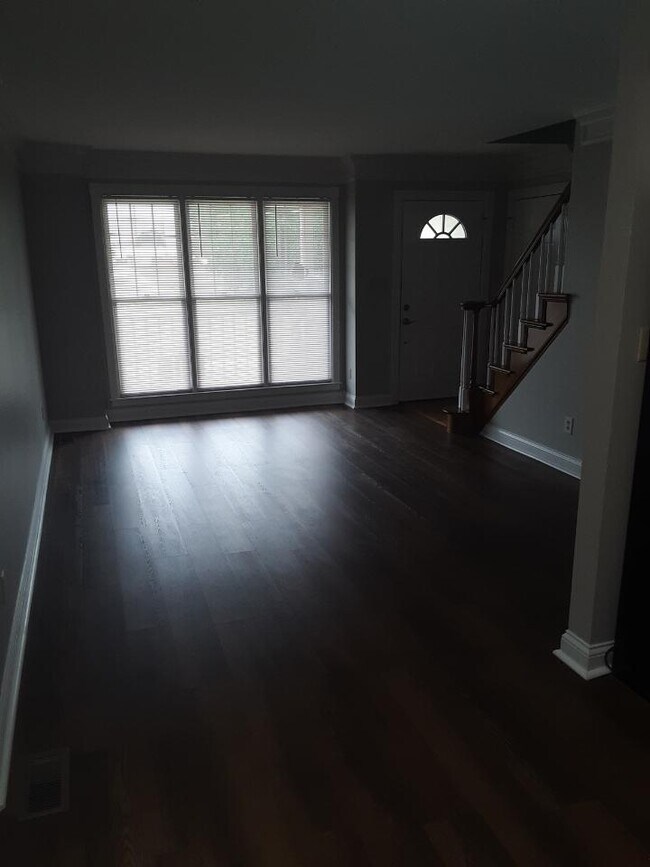 Building Photo - 503 Hensley Dr