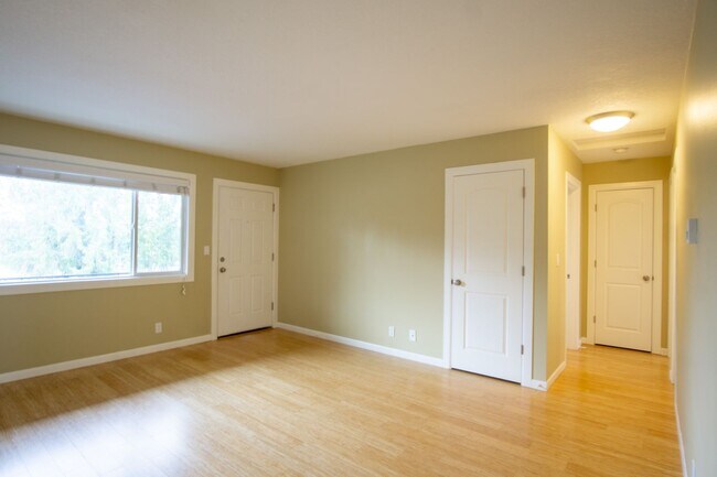 Photo - 2nd-Floor Corner 2-Bdr in St. Johns Ready Mid-March! Apartment