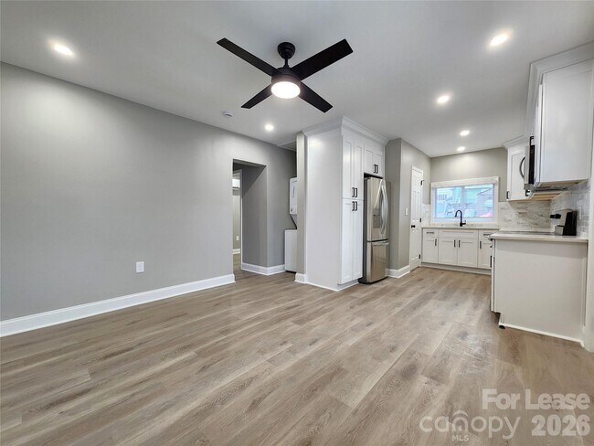 Foto del edificio - 96 1/2 Elm St