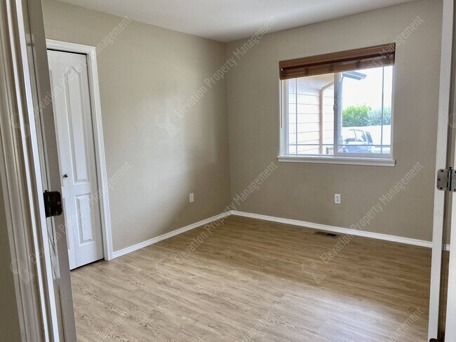 Foto del edificio - Single-Level home in NE Redmond with fenced backyard!