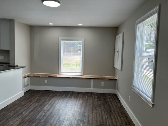 Building Photo - Single Family Steps Away From Downtown Lex...