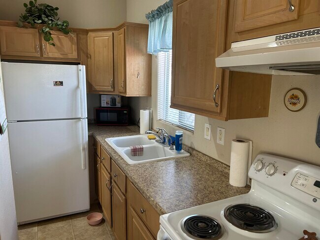 Foto del edificio - 10339 E 29th St