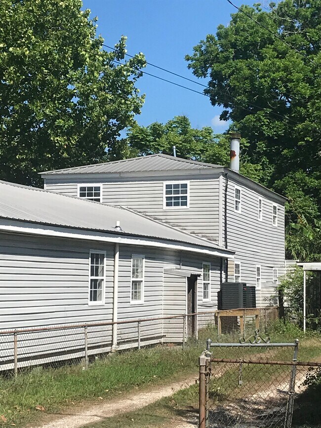 Building Photo - 1117 Ave C