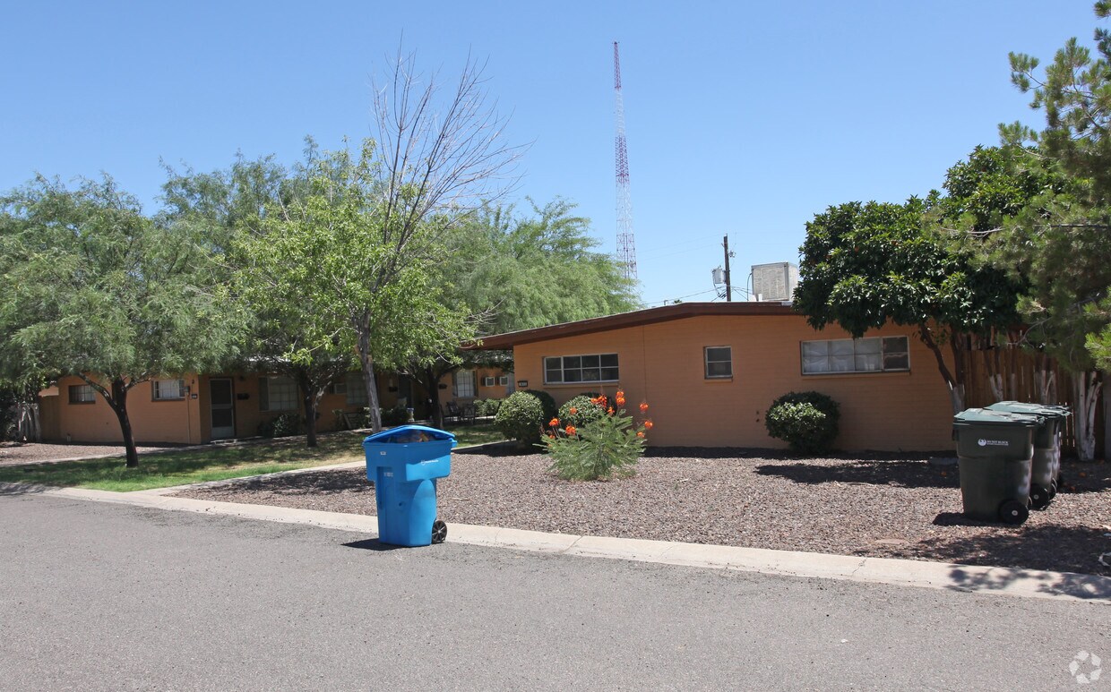 Building Photo - 3633-3637 E Verde Ln
