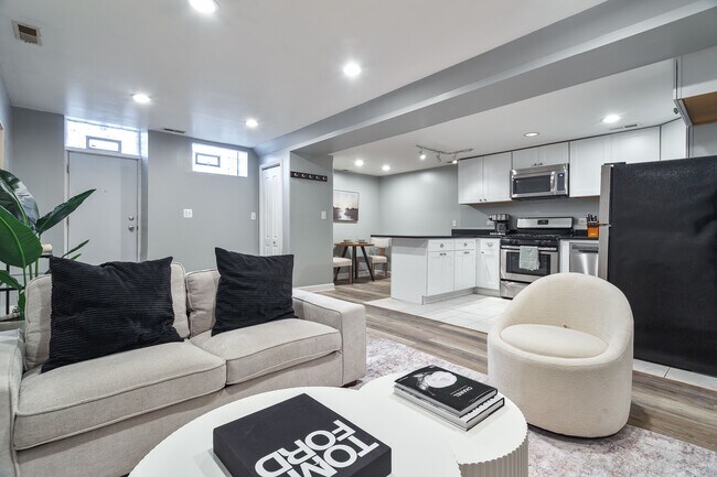 Foto del edificio - 3047 N Clybourn Ave