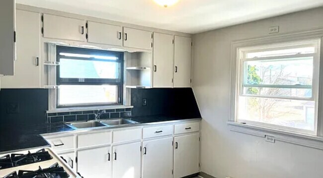 Kitchen - 420 Taylor St