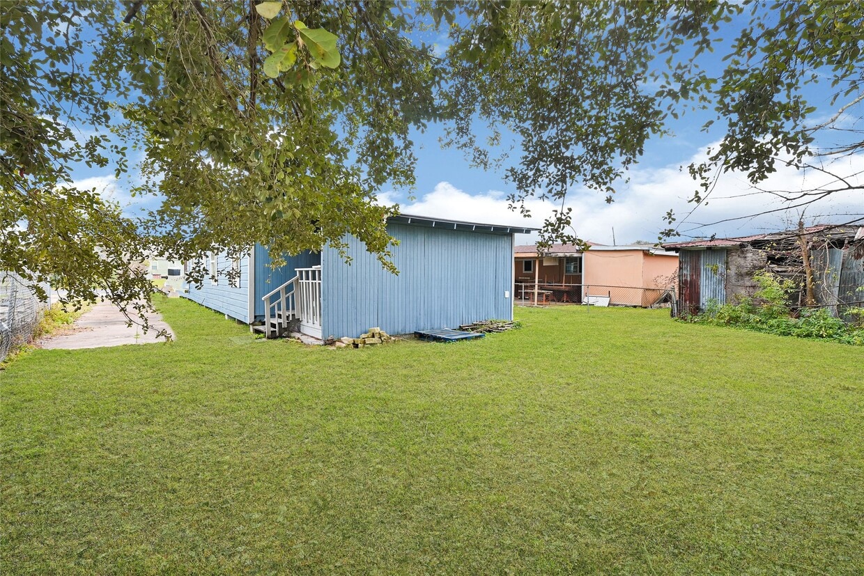 Building Photo - 6218 Woodrow St