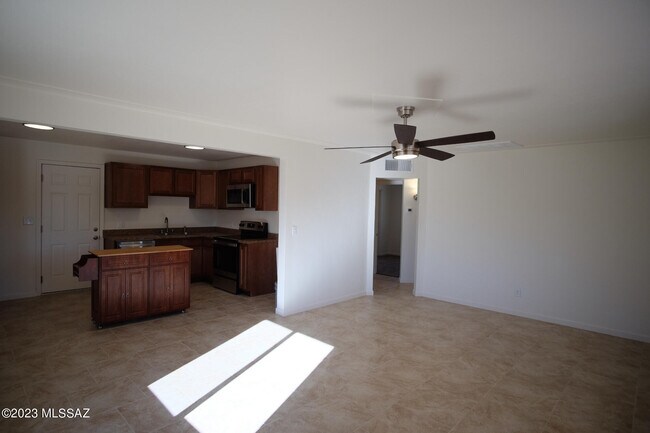 Foto del edificio - 3247 E Towner St