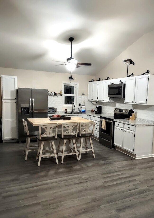 Foto del edificio - 2694 Jolly Rodger Dr