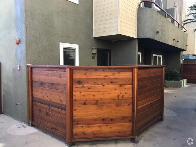 Building Photo - 5706 Fair Ave