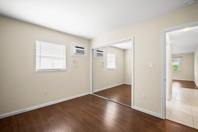 Foto del edificio - ANNUAL RENTAL - 1 Bedroom, 1 Bath Duplex i...